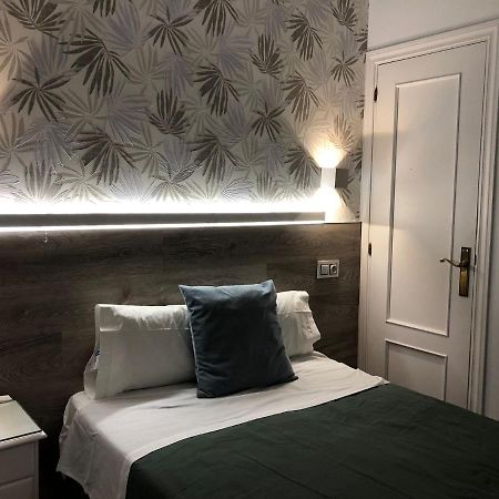 Hostal Alfaro Madrid Eksteriør bilde