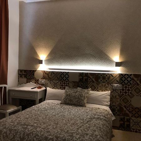 Hostal Alfaro Madrid Eksteriør bilde