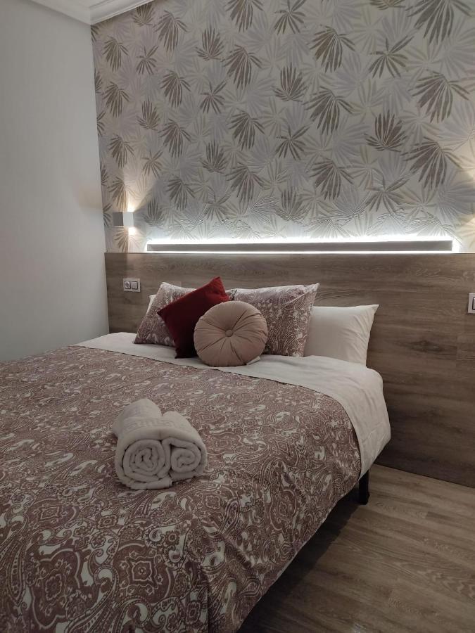 Hostal Alfaro Madrid Eksteriør bilde