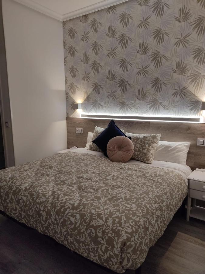 Hostal Alfaro Madrid Eksteriør bilde