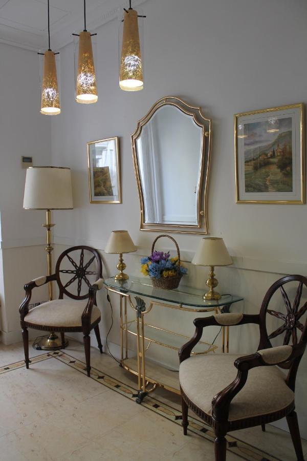 Hostal Alfaro Madrid Eksteriør bilde