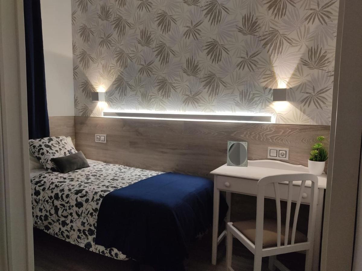 Hostal Alfaro Madrid Eksteriør bilde