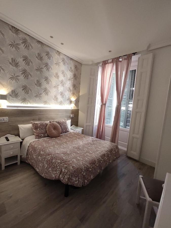 Hostal Alfaro Madrid Eksteriør bilde