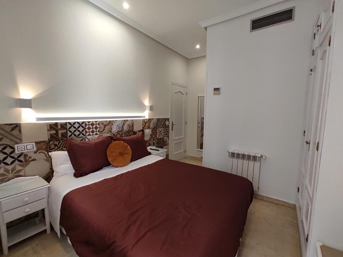 Hostal Alfaro Madrid Eksteriør bilde