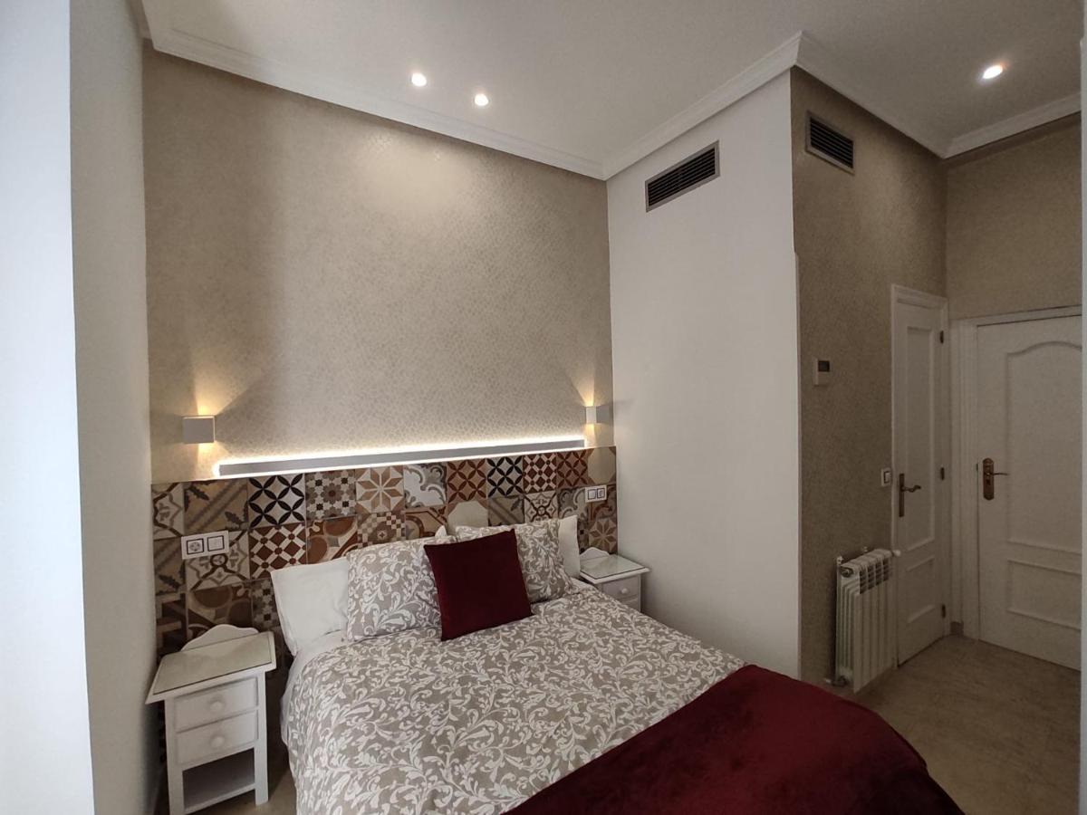Hostal Alfaro Madrid Eksteriør bilde