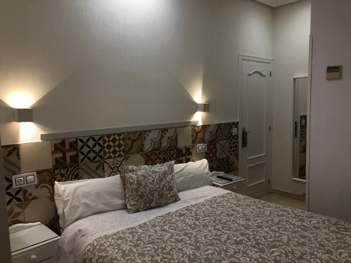 Hostal Alfaro Madrid Eksteriør bilde