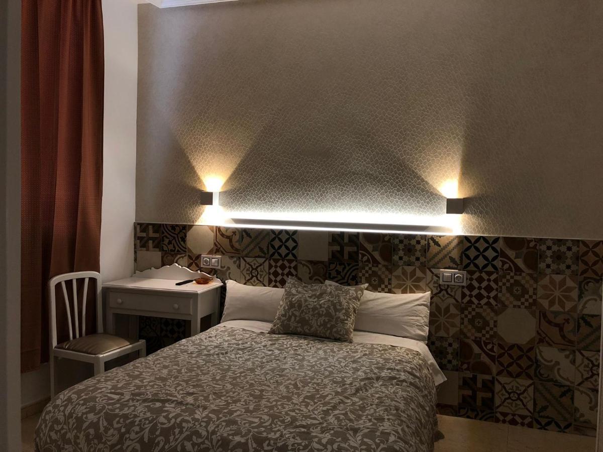 Hostal Alfaro Madrid Eksteriør bilde