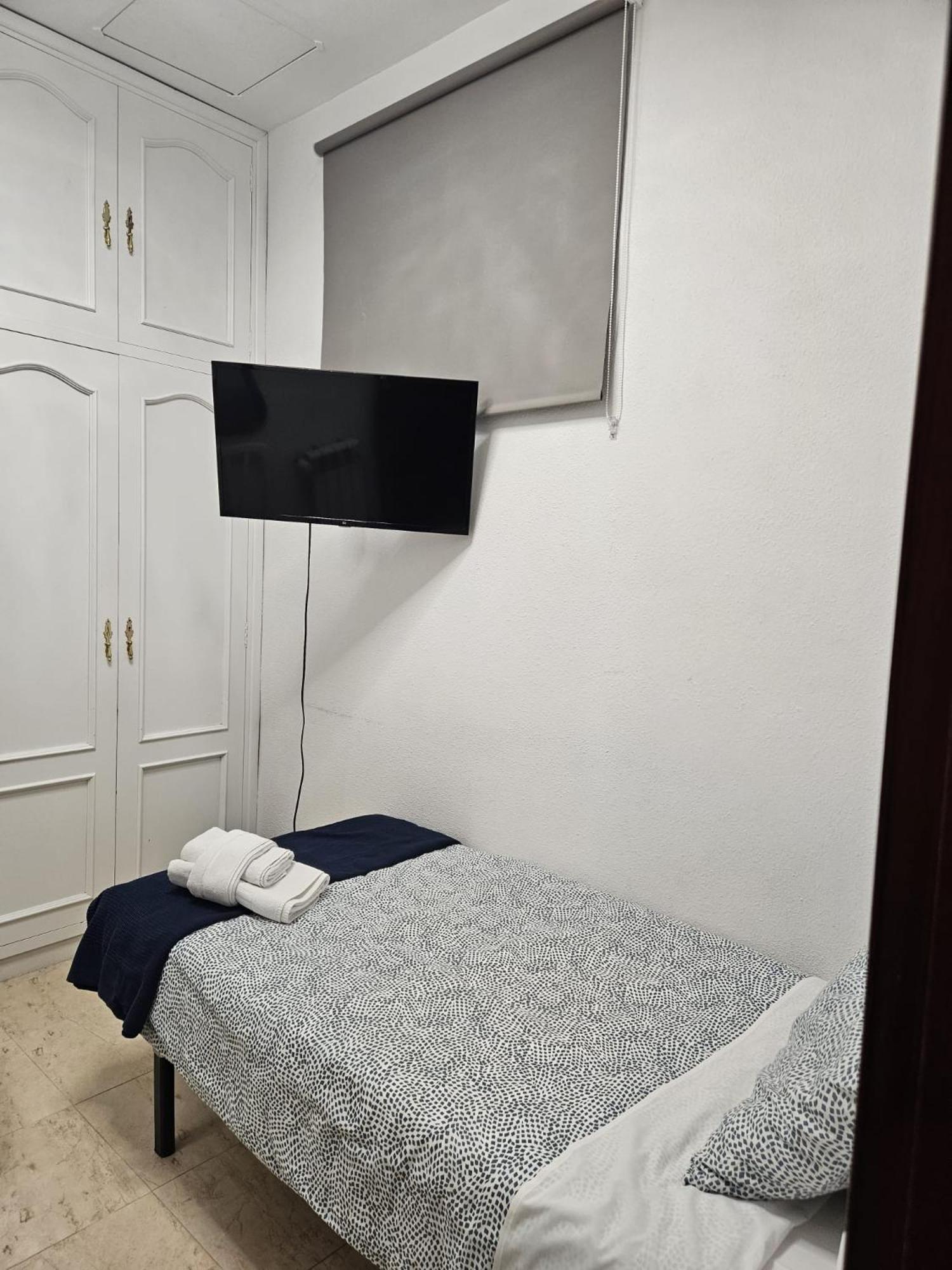 Hostal Alfaro Madrid Eksteriør bilde