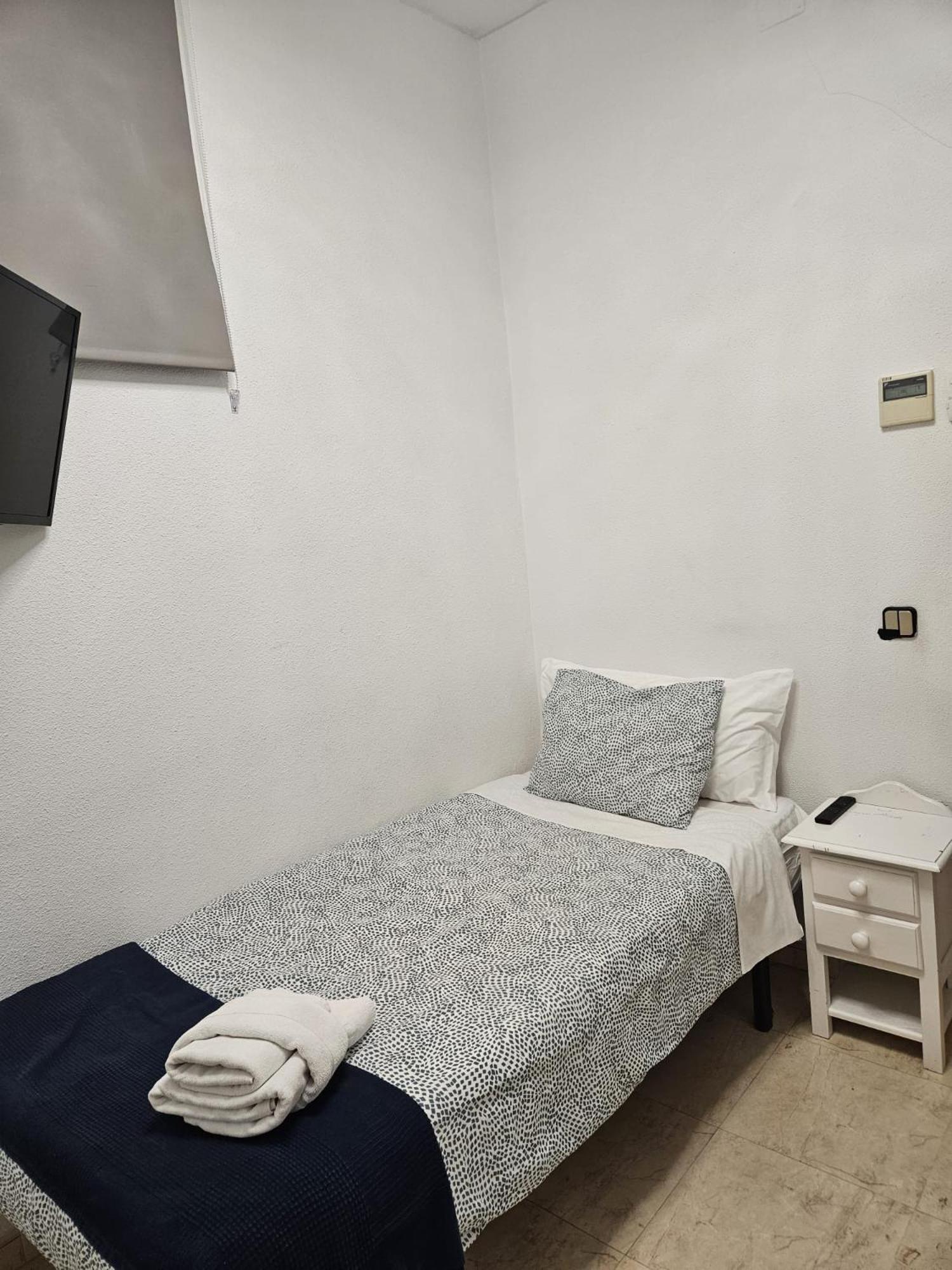 Hostal Alfaro Madrid Eksteriør bilde