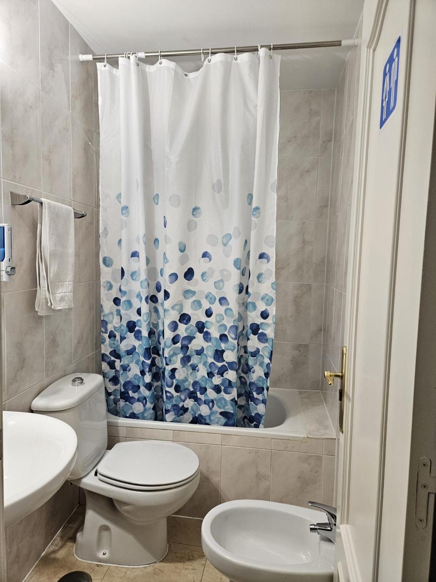 Hostal Alfaro Madrid Eksteriør bilde